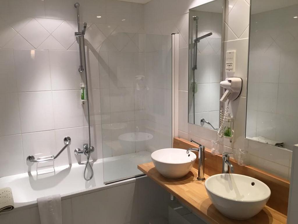 Hotel Restaurant Tivoli - Basel Airport Huningue Ngoại thất bức ảnh